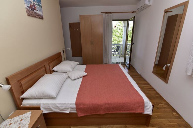Hotel Rooms Tom