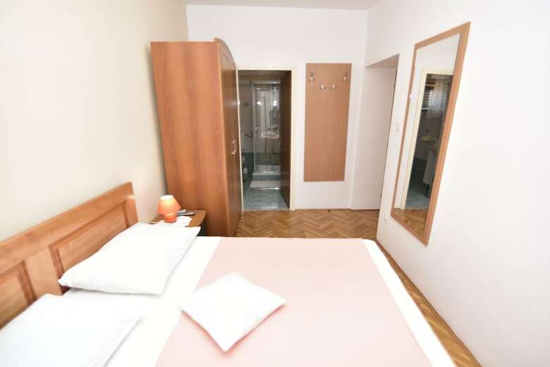 Hotel Rooms Tom