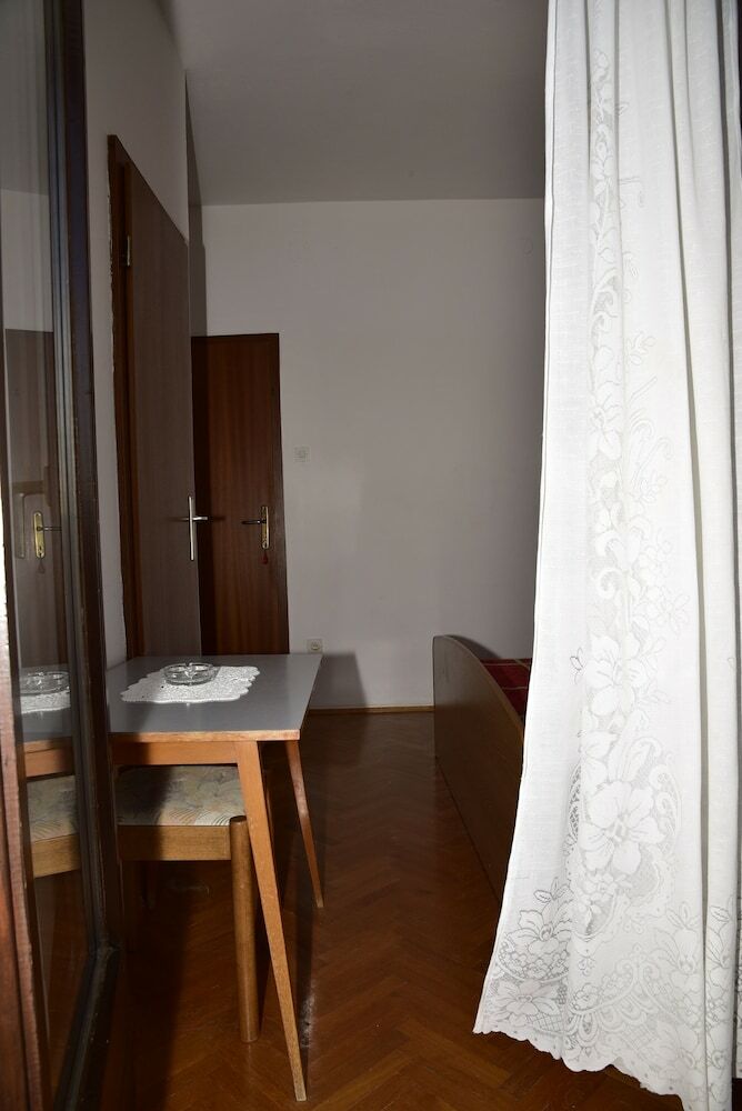 Hotel Rooms Celebrini