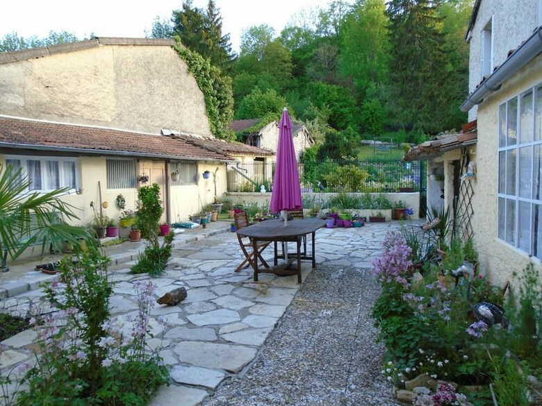 Joli Jardin - Holiday Home