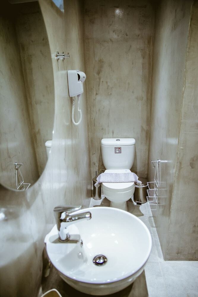 Gregory Comfort Hotel