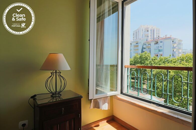 Cascais Estoril Apartment 400 M From Beach