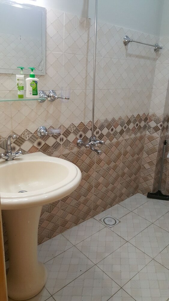 Hotel Shangrila Sharda