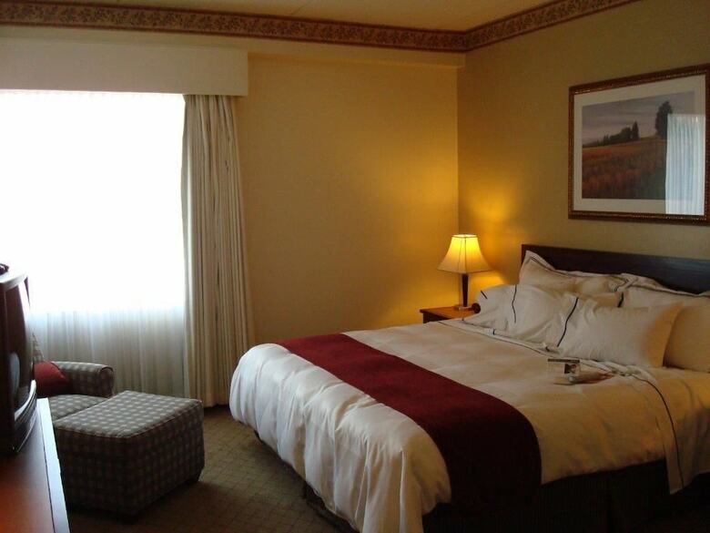 Red Lion Hotel Paper Valley