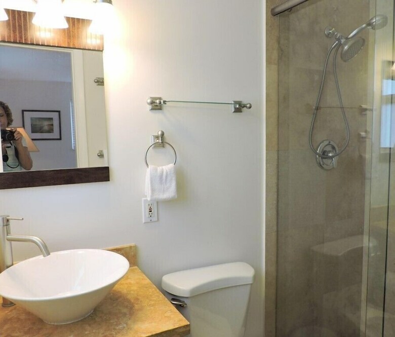 Malibu House 4/3 For 10, Close To Beaches, Pool