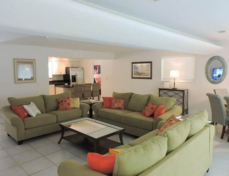 Malibu House 4/3 For 10, Close To Beaches, Pool