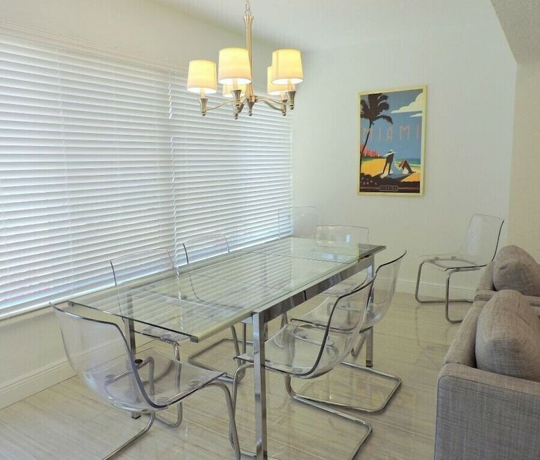 Tropical Breeze 6/6 For 16 Large Heated Pool