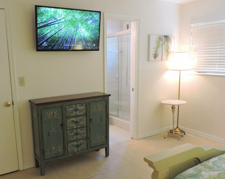 Sunset House 3/2 Heated Pool & Jacuzzi For 8