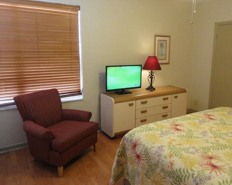 Oceanside 1/1 For 4 Balcony, Pool & Beach