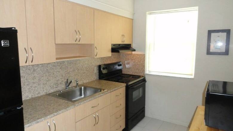 Oceanside 1/1 For 4 Balcony, Pool & Beach