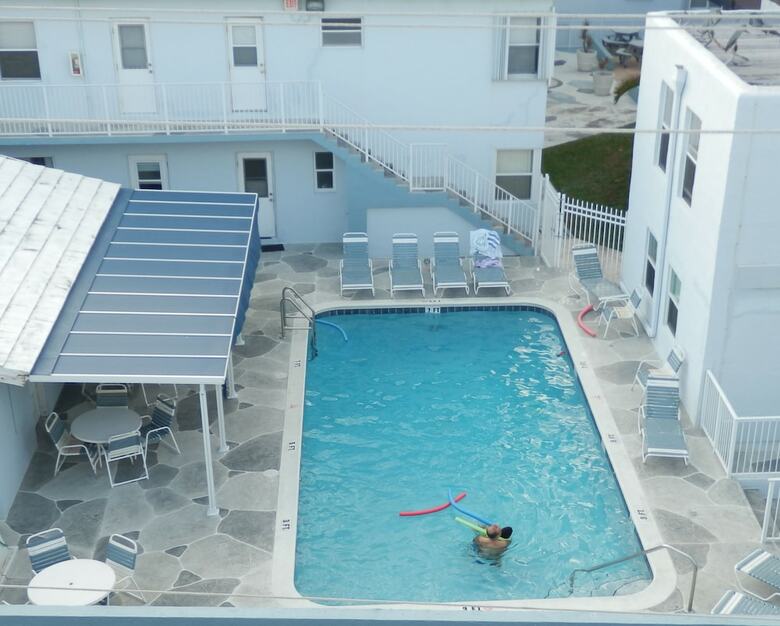 Oceanside 1/1 For 4 Balcony, Pool & Beach