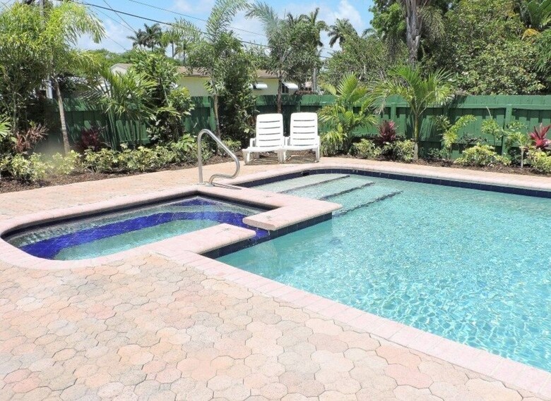 Casa Santa Barbara 5/3 For 10, Heated Pool