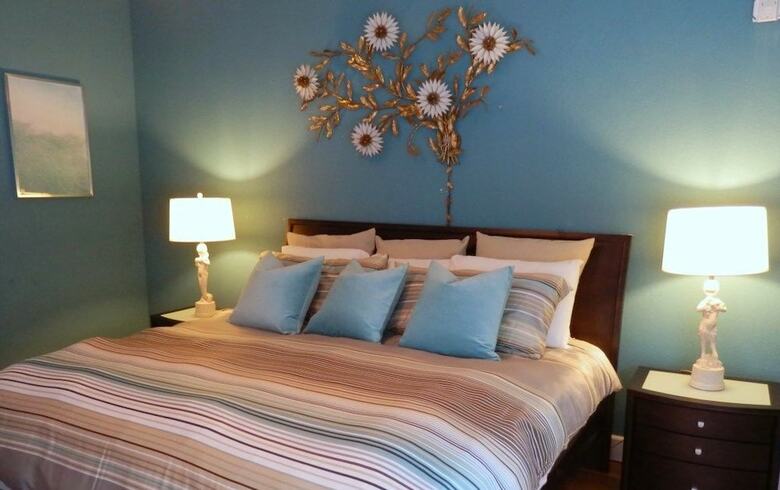 Oceanside Condo 1/1 For 4, Pool, Beach 1/2 Block