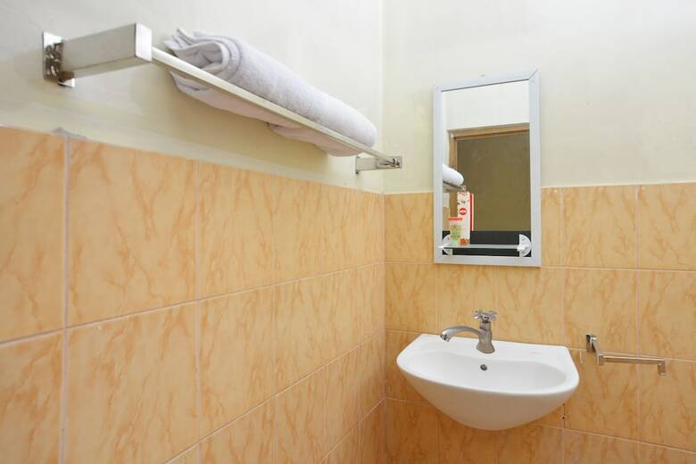 Hotel Oyo 810 Idola Residence