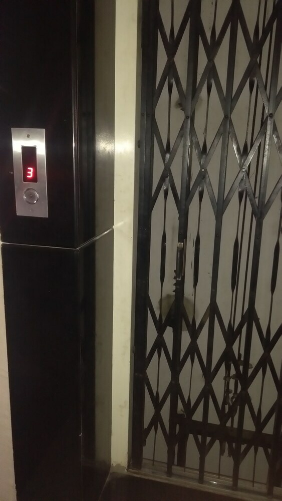 Hotel Iroomz Nagamayuri