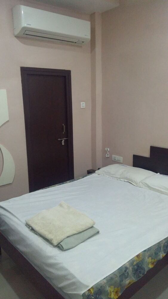 Hotel Iroomz Nagamayuri