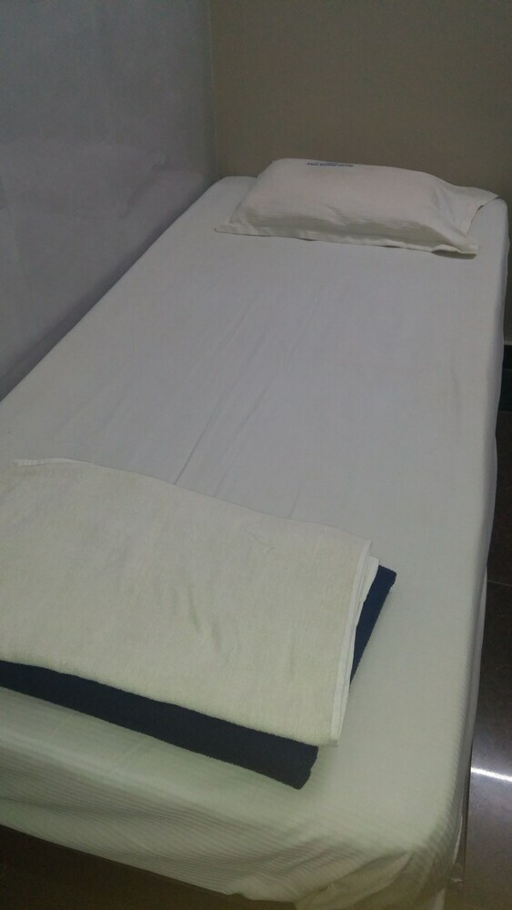 Hotel Iroomz Nagamayuri
