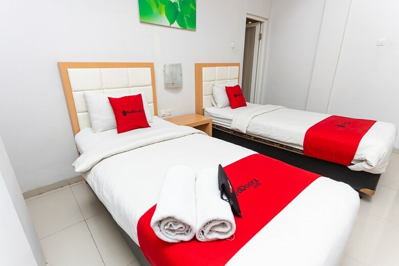 Hotel Reddoorz Plus @ Idjen Boulevard Malang