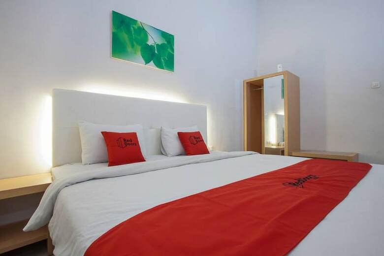 Hotel Reddoorz Plus @ Idjen Boulevard Malang