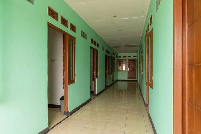 Hotel Reddoorz @ Cibogo Puncak Bogor 2