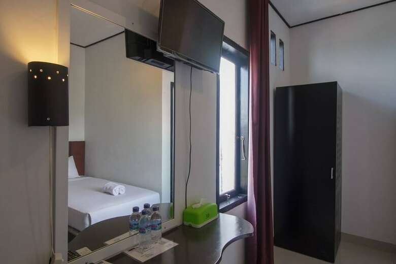 Hotel Reddoorz Near Jalan Sudirman Padang