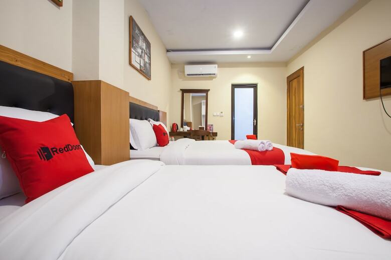 Hotel Reddoorz Premium @ Jalan Cengkeh