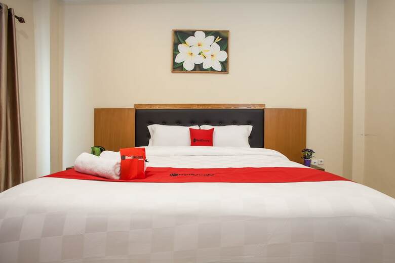 Hotel Reddoorz Premium @ Jalan Cengkeh