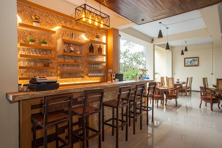 Hotel Reddoorz Premium @ Jalan Cengkeh