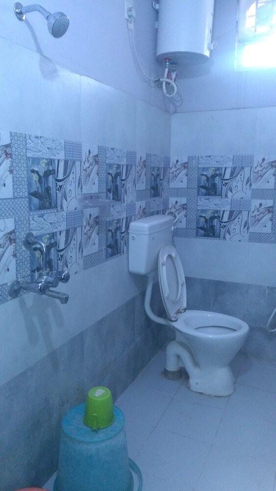 Hotel Iroomz Murgan Residency