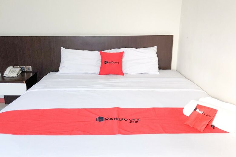 Hotel Reddoorz Near Pantai Pede