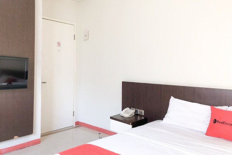 Hotel Reddoorz Near Pantai Pede