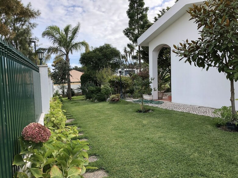 Aroeira?s Paradise Villa With Pool