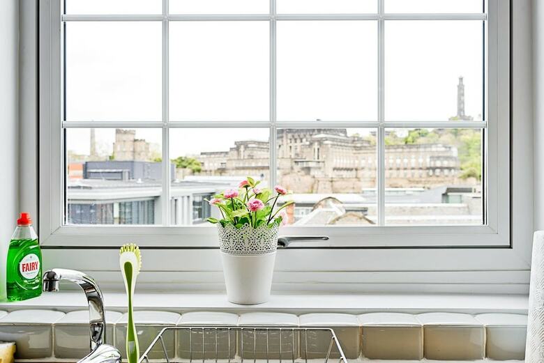 Bright Royal Mile Apartment