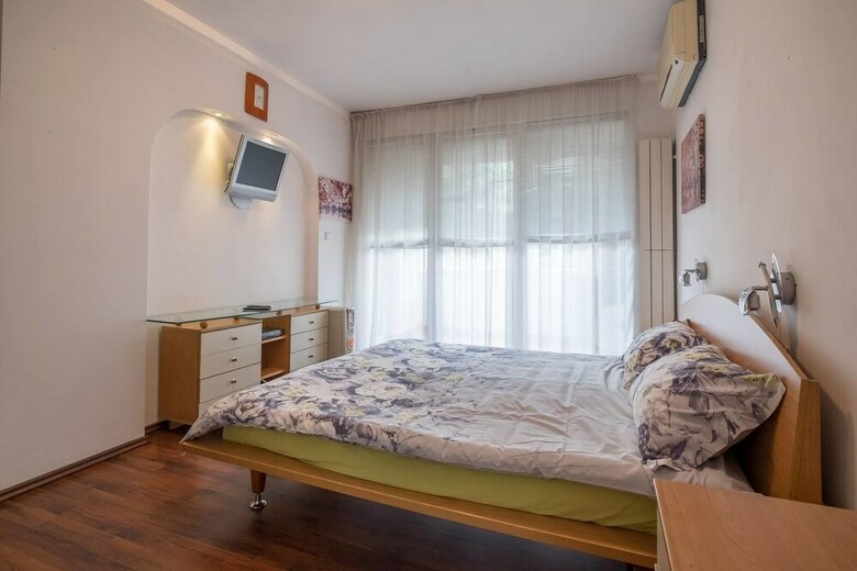 Fm Economy 3-bdr Apartment - Spacious Lozenetz Area