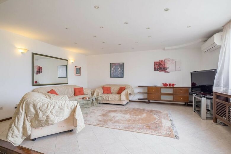Fm Economy 3-bdr Apartment - Spacious Lozenetz Area