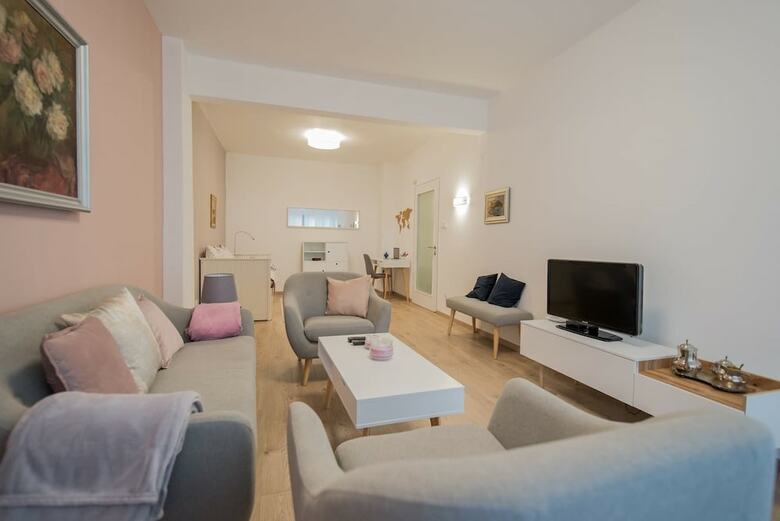 Fm Premium 1-bdr Apartment - Chic And Spacious