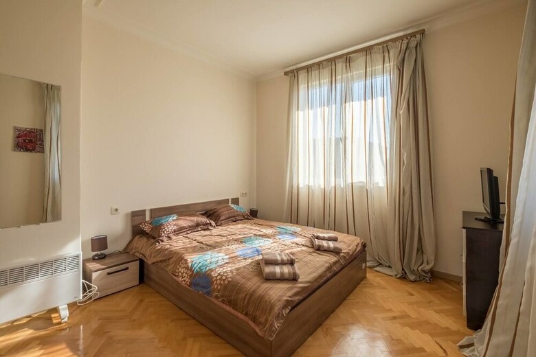 Fm Deluxe 2-bdr Apartment With Terrace - Central City View