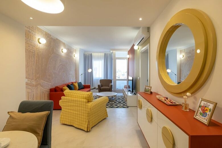 Fm Luxury 3-bdr Apartment - Splendid Shapes