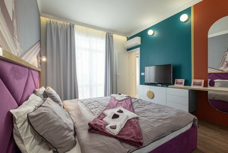 Fm Luxury 3-bdr Apartment - Splendid Shapes