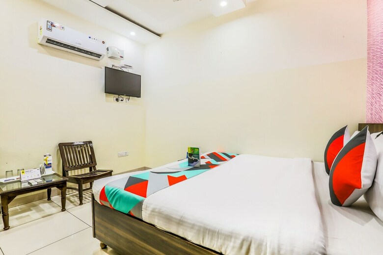 Fabhotel New Dk Palace