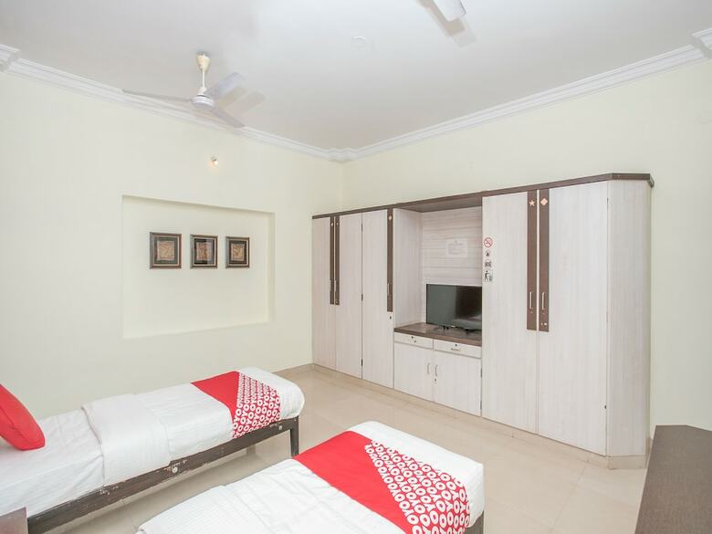 Oyo 35708 Zee Hotel