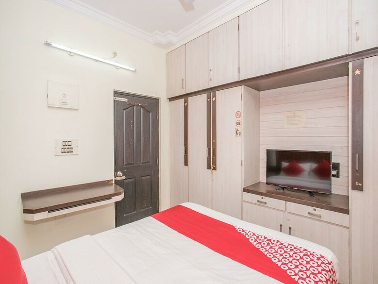 Oyo 35708 Zee Hotel