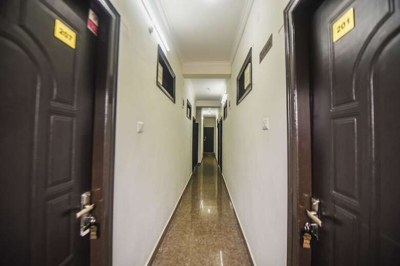 Oyo 30855 Hotel Royal Residency