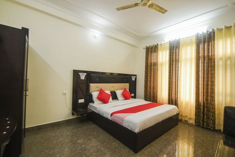 Oyo 30855 Hotel Royal Residency