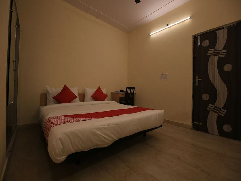 Hotel Oyo Flagship 30350 New Residency Sector 17 Rohini