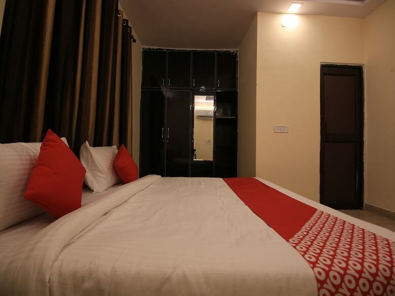 Hotel Oyo Flagship 30350 New Residency Sector 17 Rohini