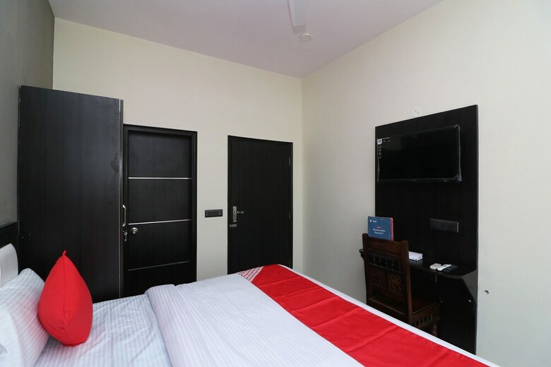 Hotel Oyo 30251 Rosebury
