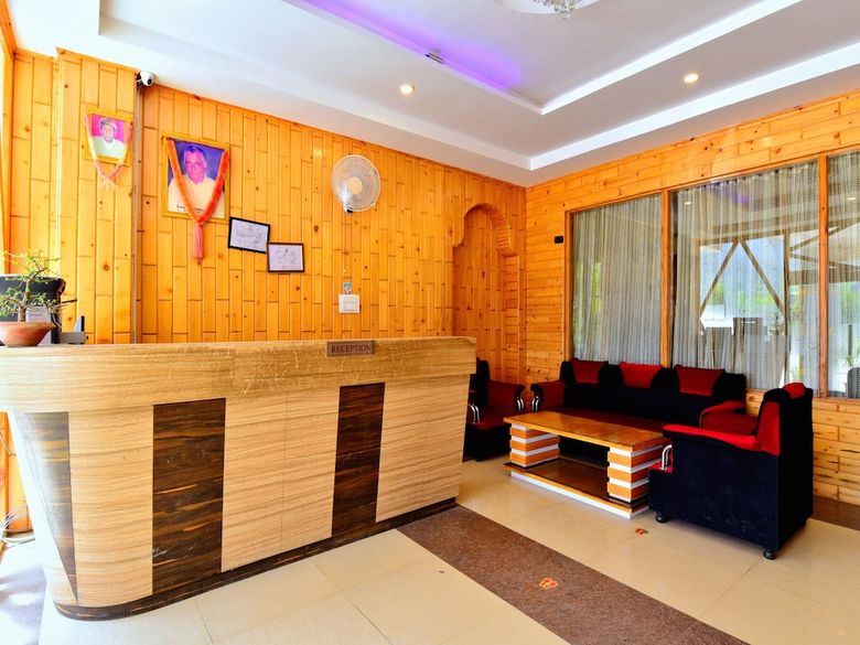 Oyo 36558 Hotel Raxit Inn