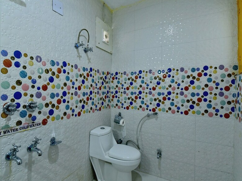 Oyo 36558 Hotel Raxit Inn