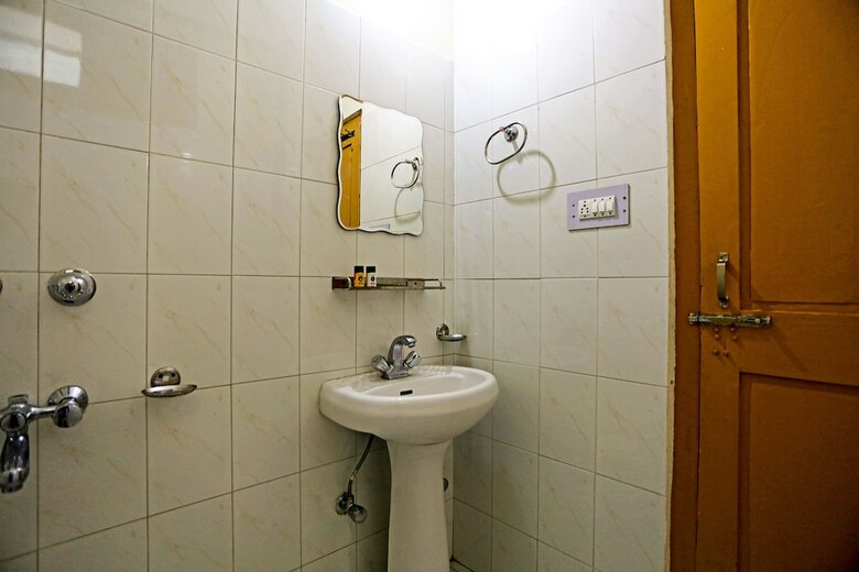 Oyo 5910 Hotel Anupam